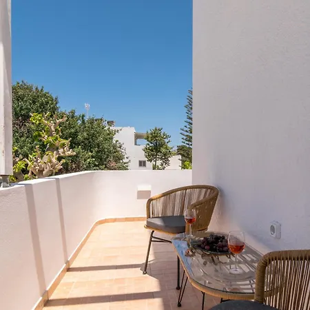 Pergola Πανσιόν Πολλώνια